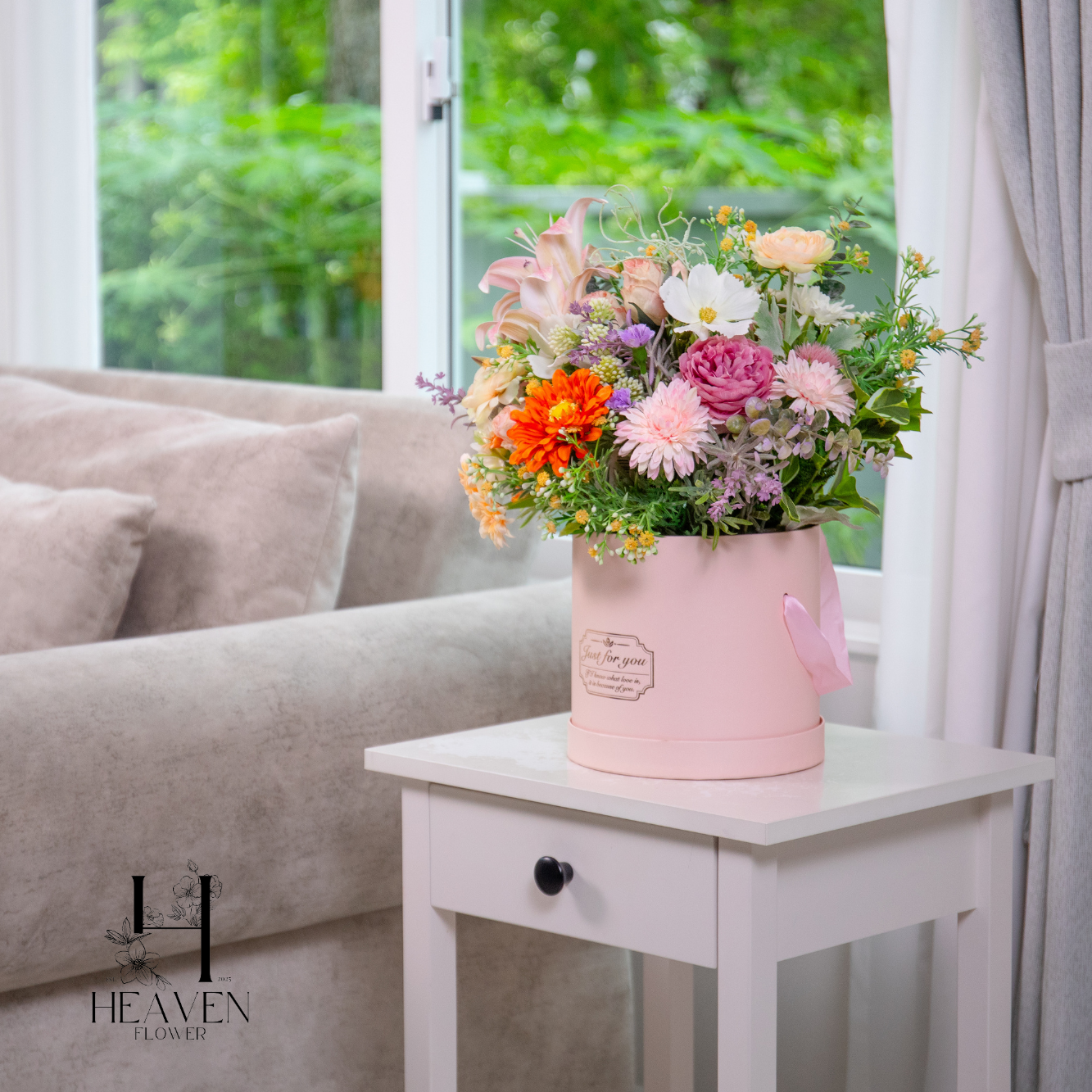 Soft pink roses arrangement